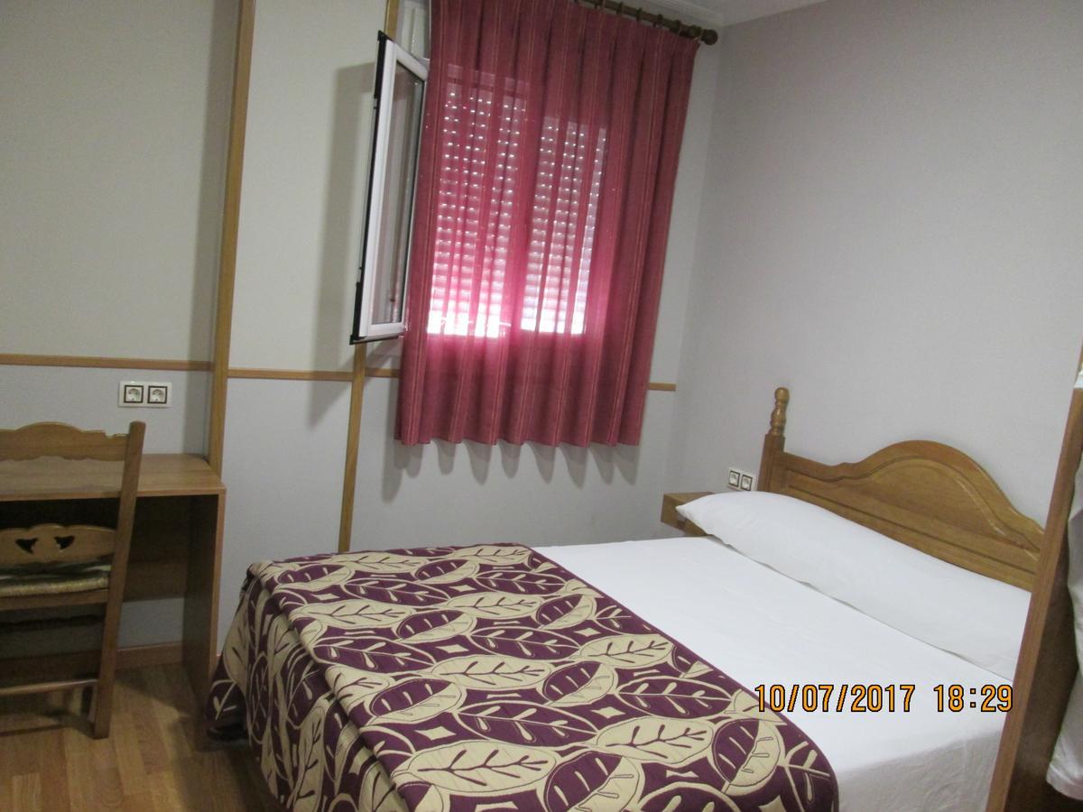 Hostal Banderas Fuensanta de Martos Exterior foto